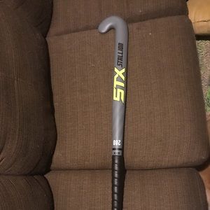 STX Stallion 200 Field Hockey Stick